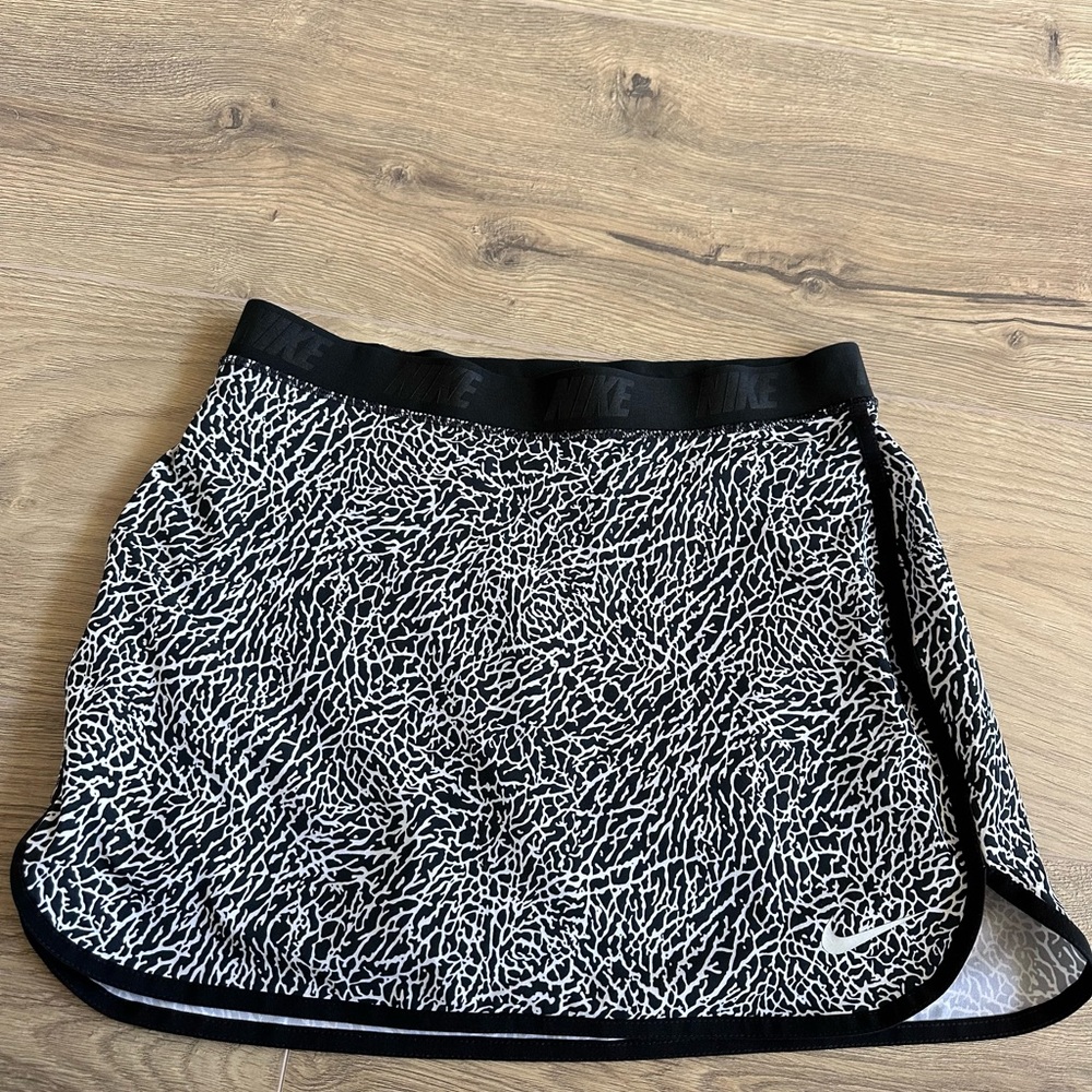 Nike Golf Black & White Abstract Print Athletic Skort with short